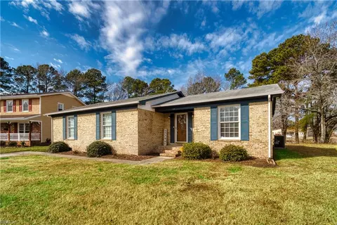 1447 Lake Forest Dr, Portsmouth, VA 23701