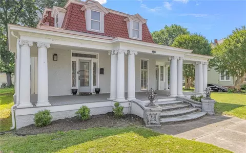 217 Armistead Ave, Hampton, VA 23669