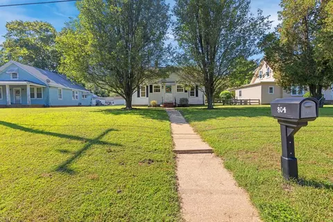 804 Church St S, Smithfield, VA 23430