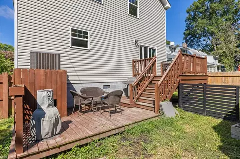 Exterior - 114 Pochin Pl, Hampton, VA 23661 photo 6 of 8
