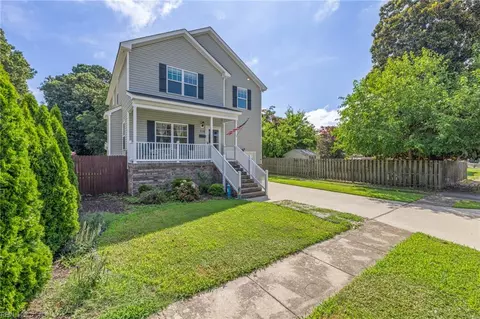 Exterior - 114 Pochin Pl, Hampton, VA 23661 photo 2 of 8