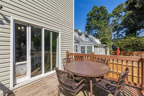 Exterior - 114 Pochin Pl, Hampton, VA 23661 photo 5 of 8