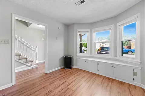 Entry Way - 53 Dawn Ln, Hampton, VA 23666 photo 2 of 3