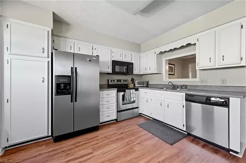 Kitchen - 53 Dawn Ln, Hampton, VA 23666 photo 2 of 2