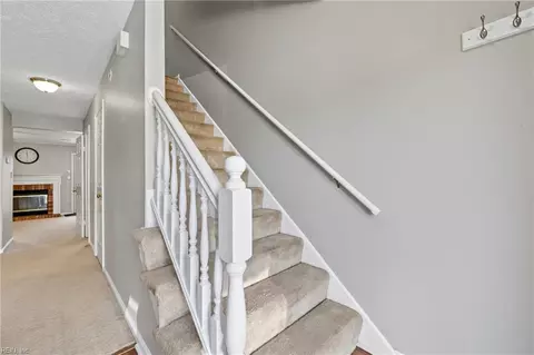 Entry Way - 53 Dawn Ln, Hampton, VA 23666 photo 3 of 3