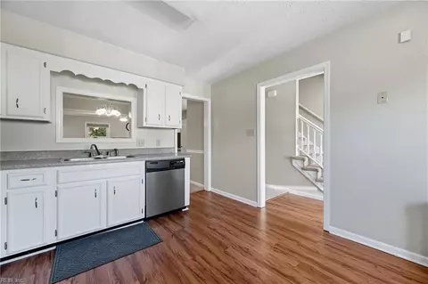 Entry Way - 53 Dawn Ln, Hampton, VA 23666 photo 1 of 3