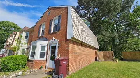 2001 Candlelight Dr, Chesapeake, VA 23325