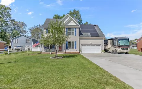 3520 Parr Ln, Chesapeake, VA 23323