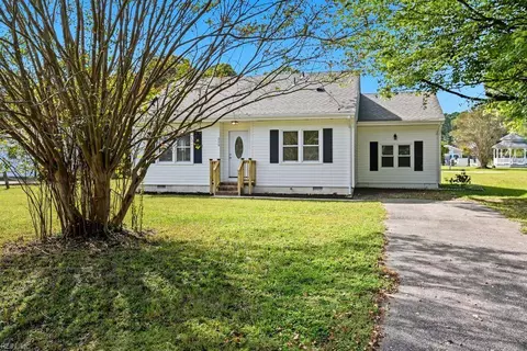 219 Smith Dr, Smithfield, VA 23430