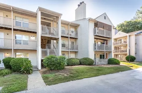 564 Candle Ln #302, Newport News, VA 23608