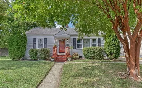 47 Clayton Dr, Hampton, VA 23669