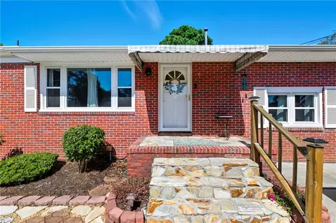 Exterior - 13 Eastlawn Dr, Hampton, VA 23664 photo 1 of 7