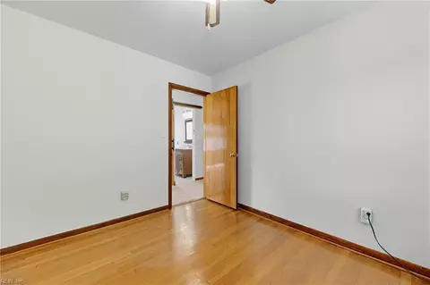 Bedroom - 13 Eastlawn Dr, Hampton, VA 23664 photo 5 of 6