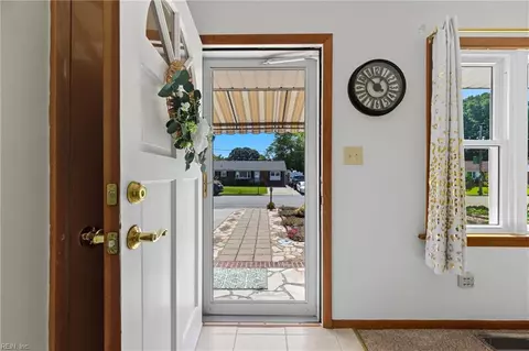 Entry Way - 13 Eastlawn Dr, Hampton, VA 23664 photo 1 of 2