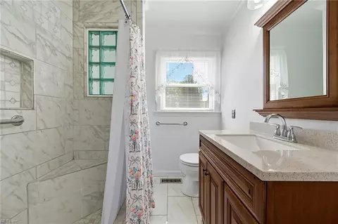 Bath - 13 Eastlawn Dr, Hampton, VA 23664 photo 1 of 1