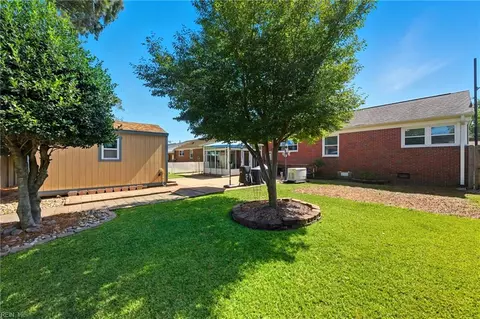 Exterior - 13 Eastlawn Dr, Hampton, VA 23664 photo 5 of 7