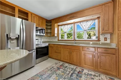 Kitchen - 13 Eastlawn Dr, Hampton, VA 23664 photo 2 of 3