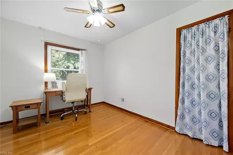 Bedroom - 13 Eastlawn Dr, Hampton, VA 23664 photo 6 of 6