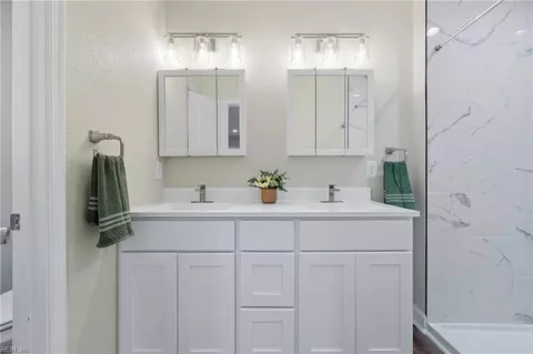 Bath - 3117 Lyons Ave, Norfolk, VA 23509 photo 3 of 5