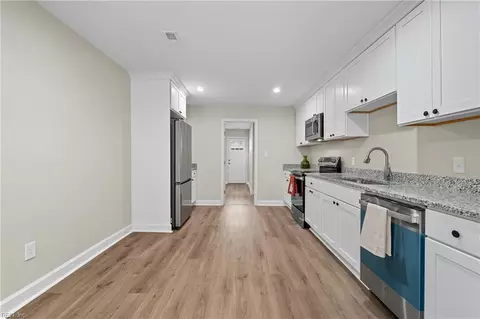 Entry Way - 3117 Lyons Ave, Norfolk, VA 23509 photo 2 of 3