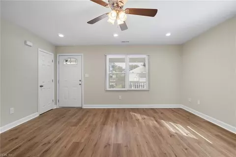 Living - 3117 Lyons Ave, Norfolk, VA 23509 photo 2 of 4