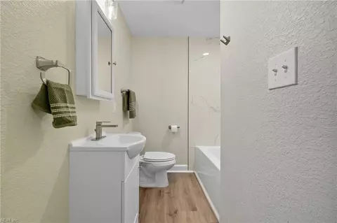 Bath - 3117 Lyons Ave, Norfolk, VA 23509 photo 1 of 5