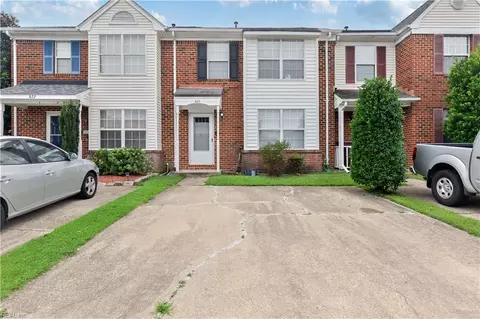 824 Nottaway Dr, Chesapeake, VA 23320