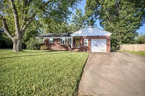 Exterior - 10 Bonaire Dr, Hampton, VA 23669 photo 2 of 10