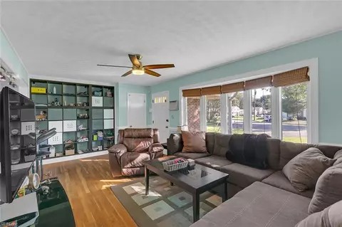 Living - 10 Bonaire Dr, Hampton, VA 23669 photo 1 of 1
