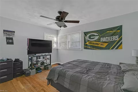 Bedroom - 10 Bonaire Dr, Hampton, VA 23669 photo 2 of 2