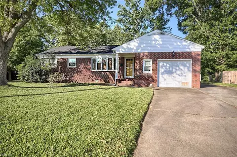 10 Bonaire Dr, Hampton, VA 23669