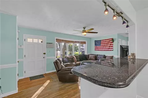 Entry Way - 10 Bonaire Dr, Hampton, VA 23669 photo 1 of 1