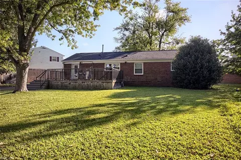 Exterior - 10 Bonaire Dr, Hampton, VA 23669 photo 5 of 10