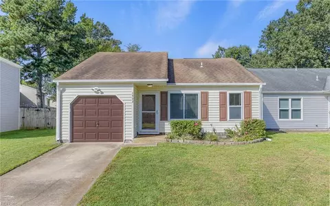 1593 Mill Oak Dr, Virginia Beach, VA 23464