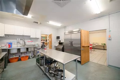 Kitchen - 1033 Big Bethel Rd, Hampton, VA 23666 photo 2 of 3