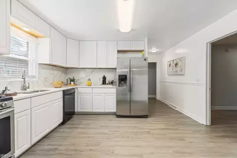 Entry Way - 128 Wellons St, Suffolk, VA 23434 photo 1 of 2