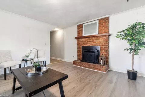 Living - 128 Wellons St, Suffolk, VA 23434 photo 3 of 7
