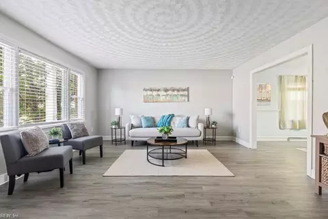 Living - 128 Wellons St, Suffolk, VA 23434 photo 6 of 7