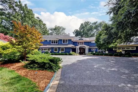 206 James River Dr, Newport News, VA 23601