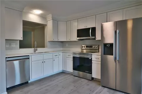 5126 Settlers Park Dr, Virginia Beach, VA 23464