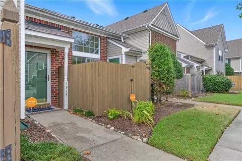 1918 Willow Point Arch Arch, Chesapeake, VA 23320