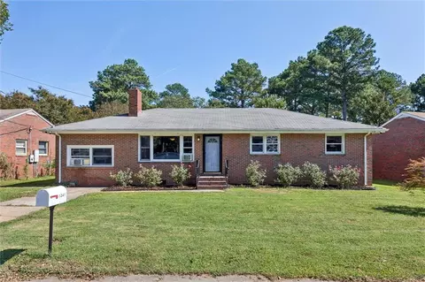 1241 N River Dr, Chesapeake, VA 23323