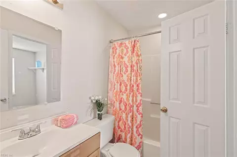 Bath - 20 A Lakeside Cres, Hampton, VA 23669 photo 2 of 4