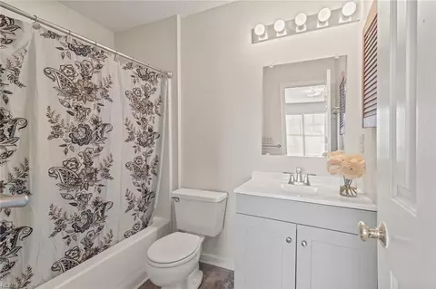 Bath - 20 A Lakeside Cres, Hampton, VA 23669 photo 3 of 4