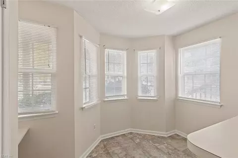 Entry Way - 20 A Lakeside Cres, Hampton, VA 23669 photo 1 of 3