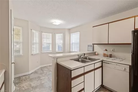 Kitchen - 20 A Lakeside Cres, Hampton, VA 23669 photo 2 of 5