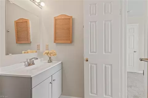 Bath - 20 A Lakeside Cres, Hampton, VA 23669 photo 4 of 4