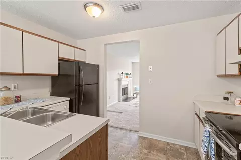 Kitchen - 20 A Lakeside Cres, Hampton, VA 23669 photo 3 of 5