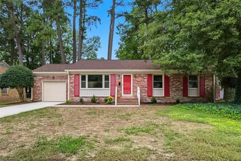 19 Berkeley Pl, Newport News, VA 23608