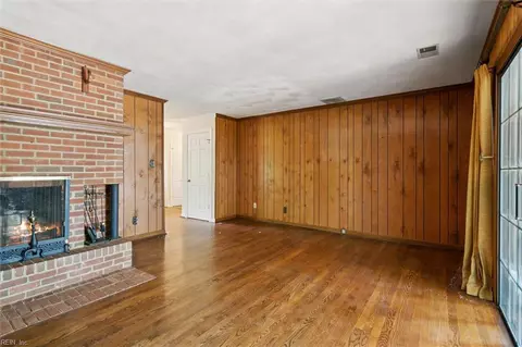 Living - 5 Hampton Key Rd, Williamsburg, VA 23185 photo 5 of 6